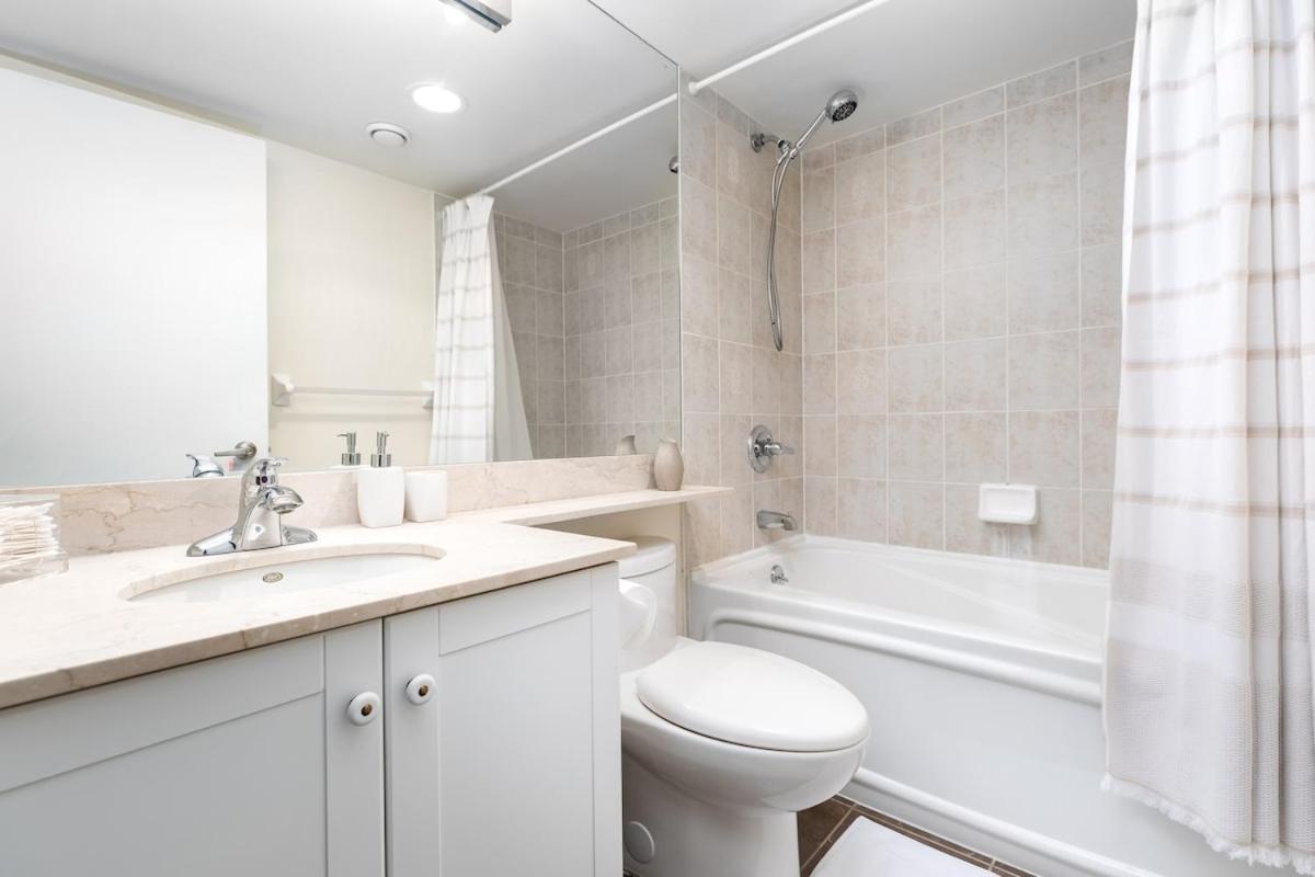 Beautiful Condo Yonge Dundas Sq Free Parking