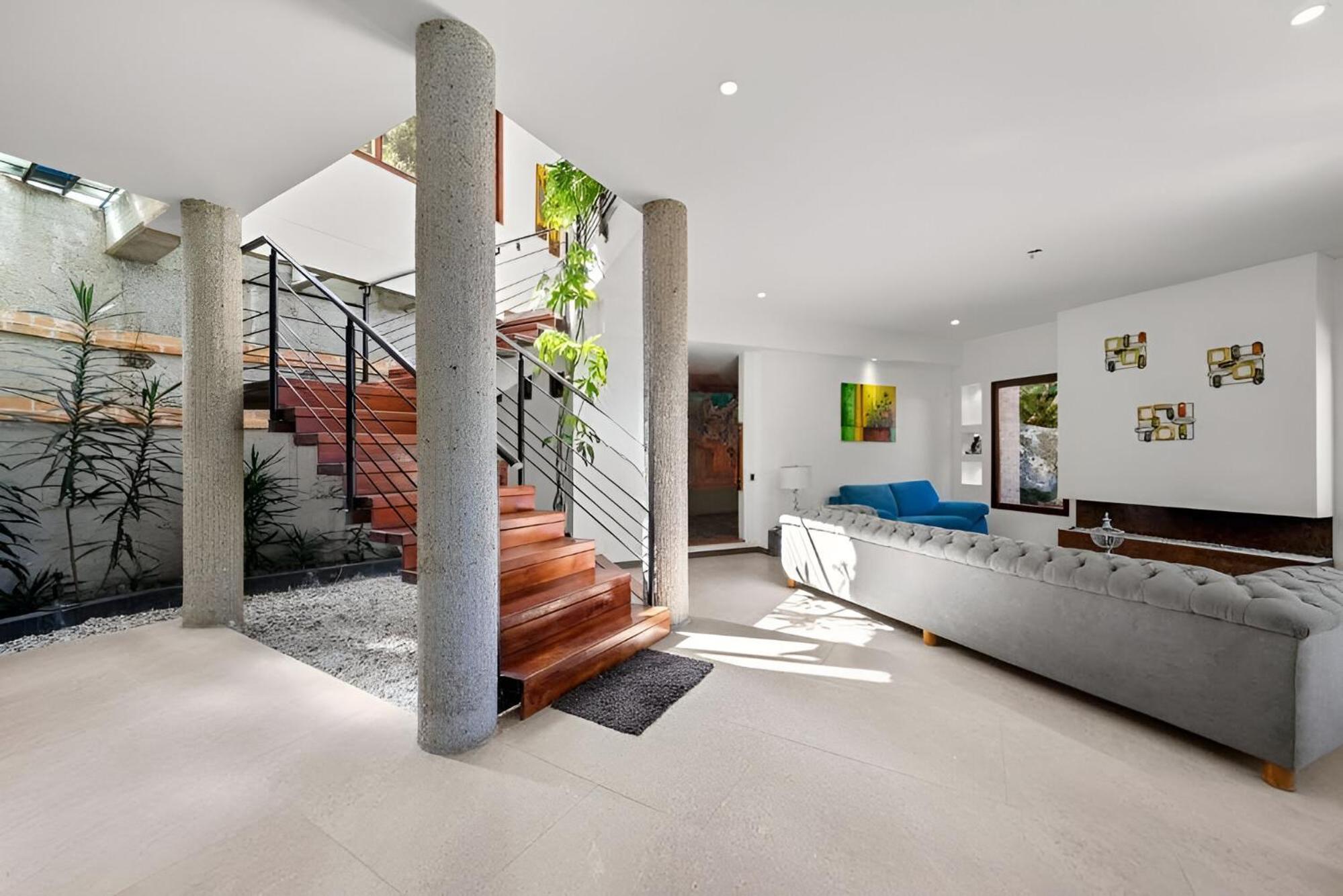 Spectacular house inside the Colombian Mountains