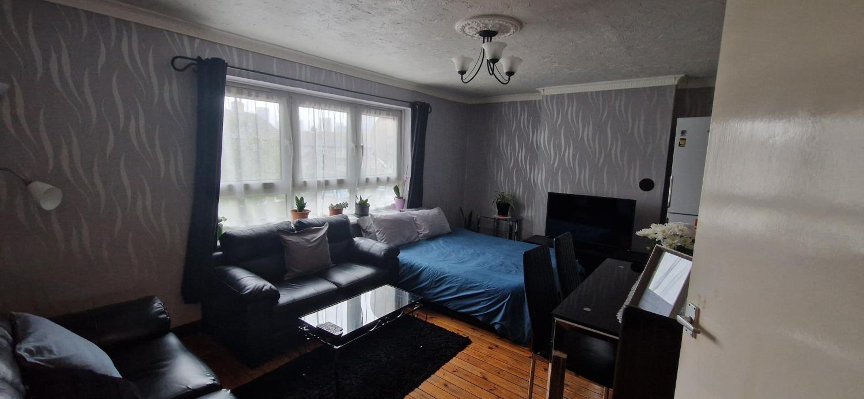 2 Bed-Sleeps5-Free Parking-10 min Walk underground