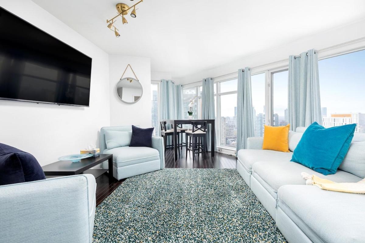 Beautiful Condo Yonge Dundas Sq Free Parking