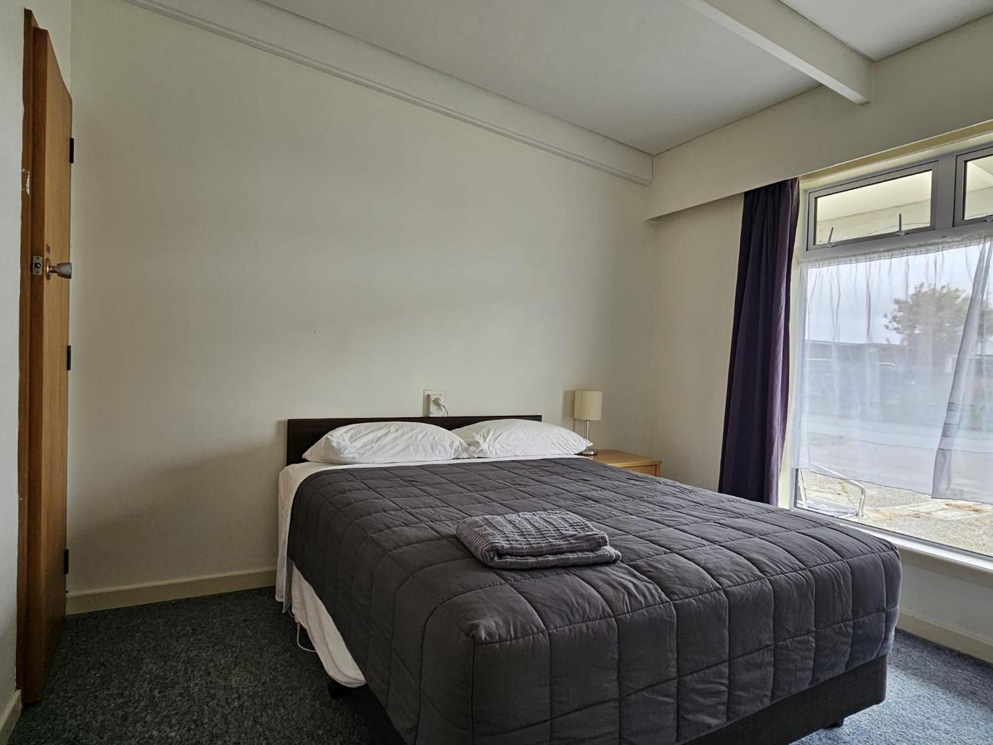 45 On Avenal Motel view 3