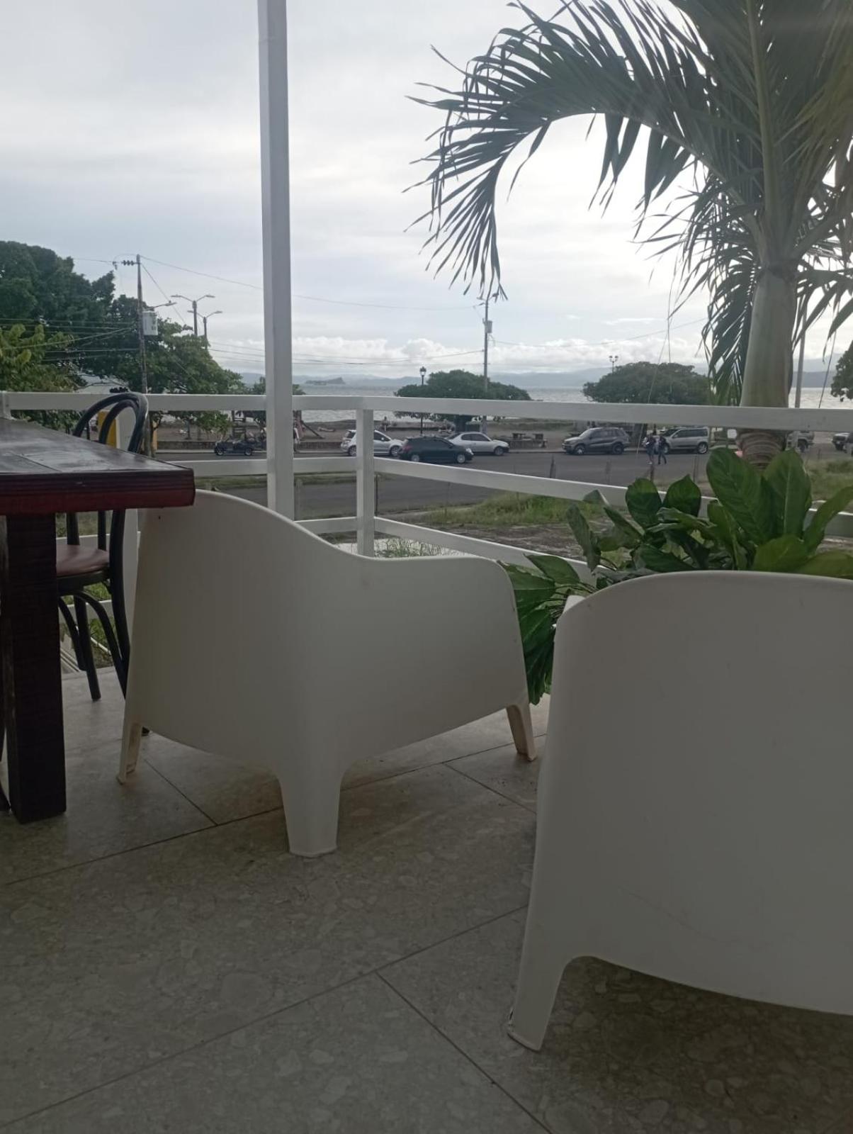 Vista al mar y atardecer