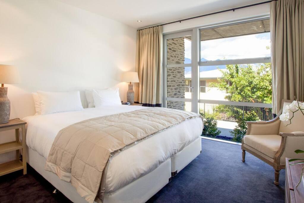 Kakara Moana by MajorDomo - Lake Views & Spa Pool view 2