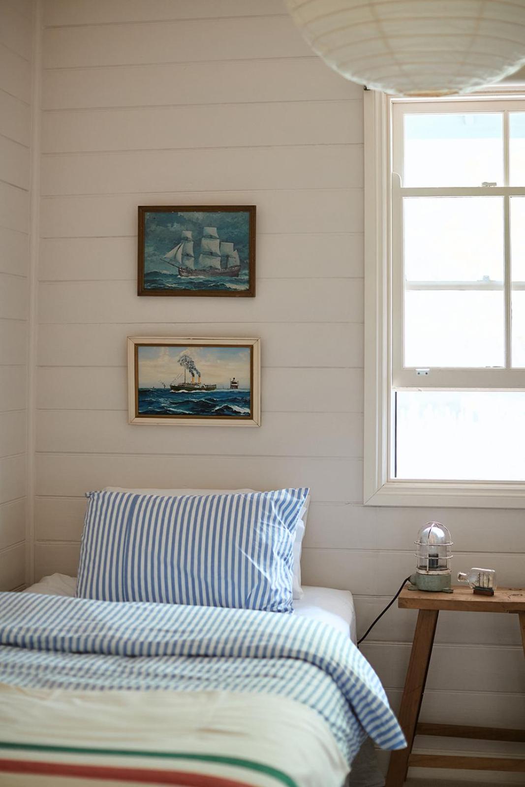 Tyntynder Coastal Beach House with Panoramic Views and Stunning Sunsets