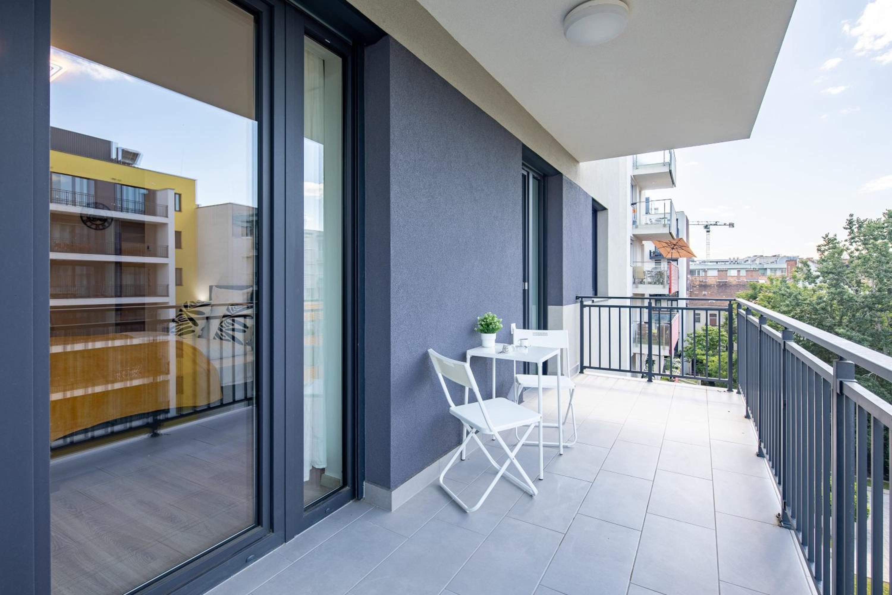 Central - Free Parking - Large Balcony view 2