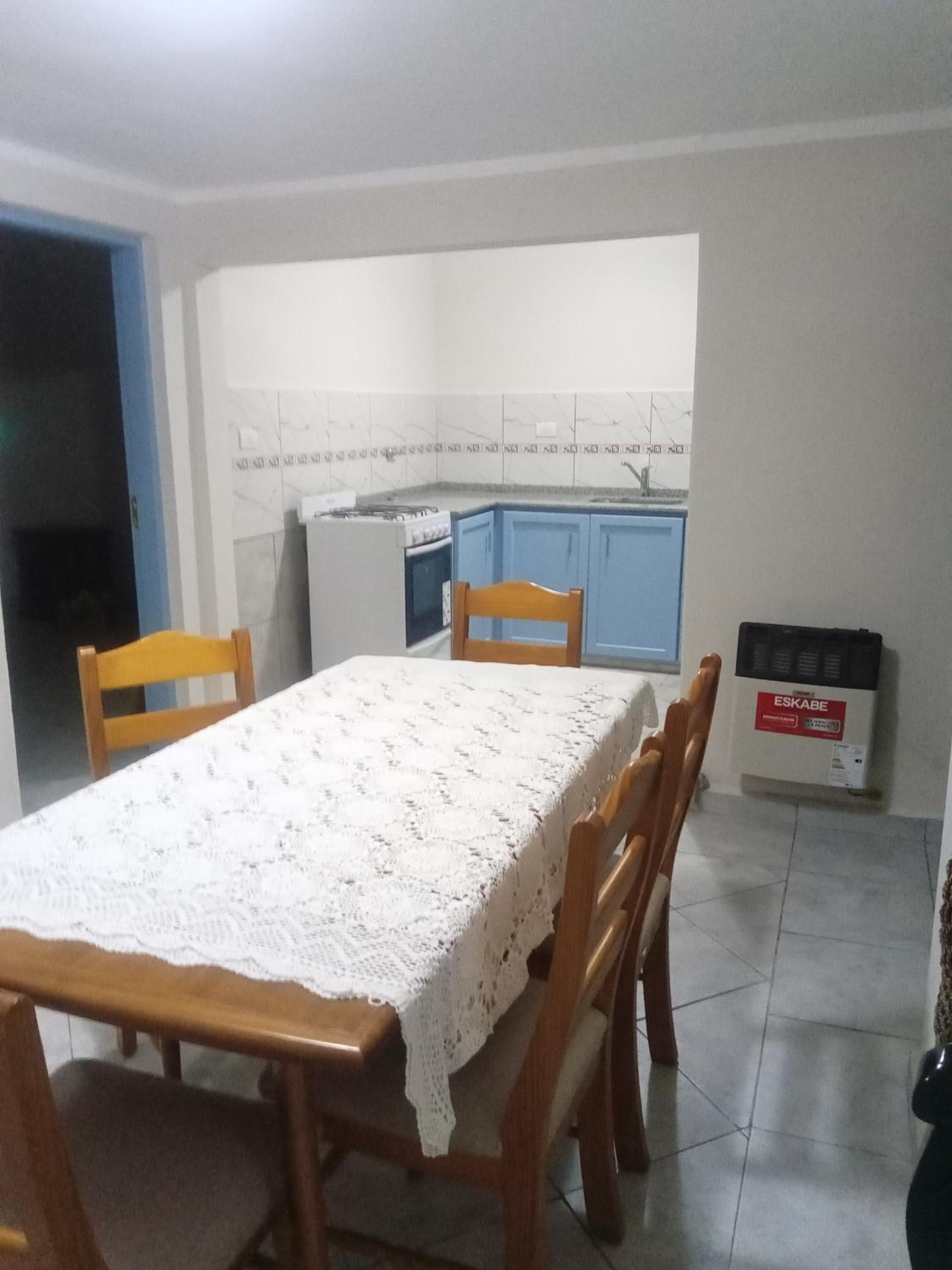 Dpto amueblado con cochera descubierta