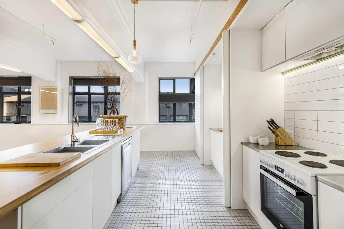 Spacious room in the heart of K Road! view 2