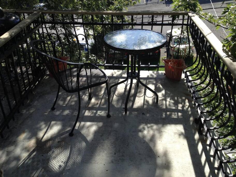 Metro Sherbrooke - 1 Bedroom