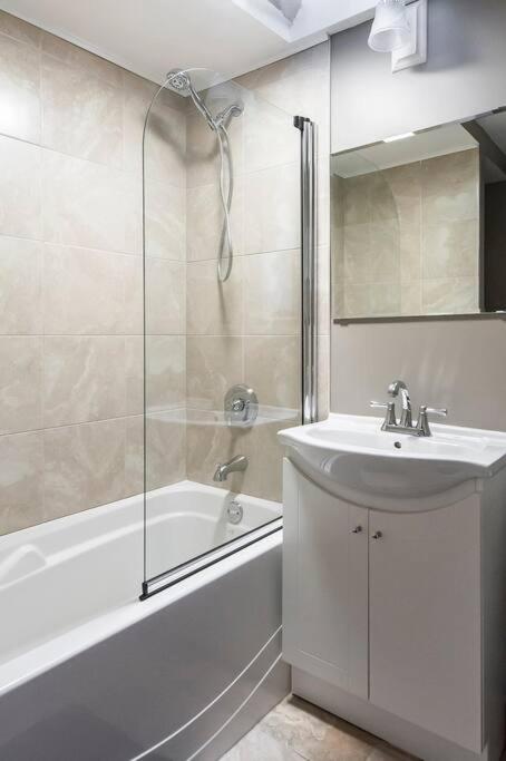 Metro Sherbrooke - 1 Bedroom
