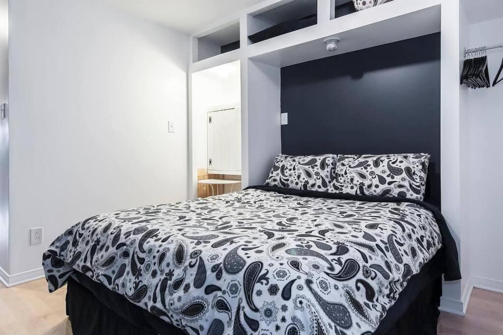Metro Sherbrooke - 1 Bedroom