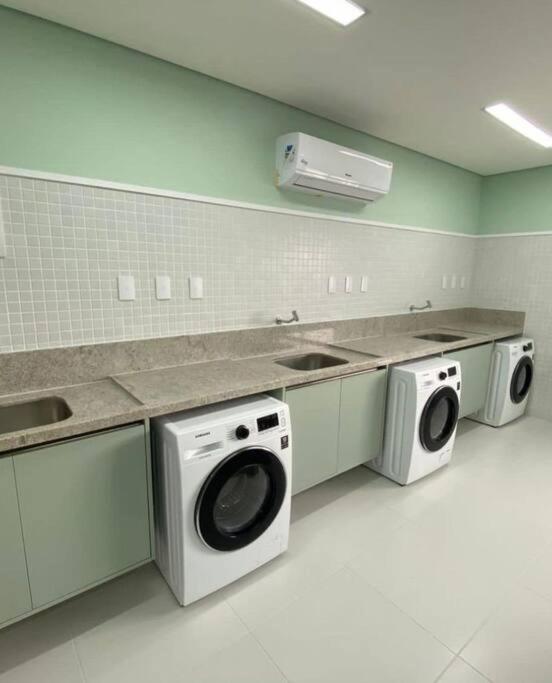 Studio moderno com piscina frente de praia