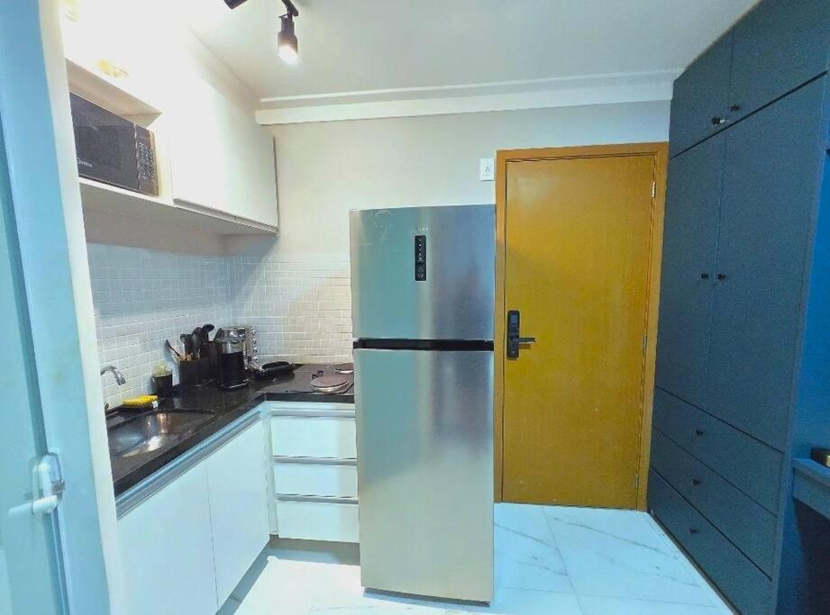 Studio moderno com piscina frente de praia