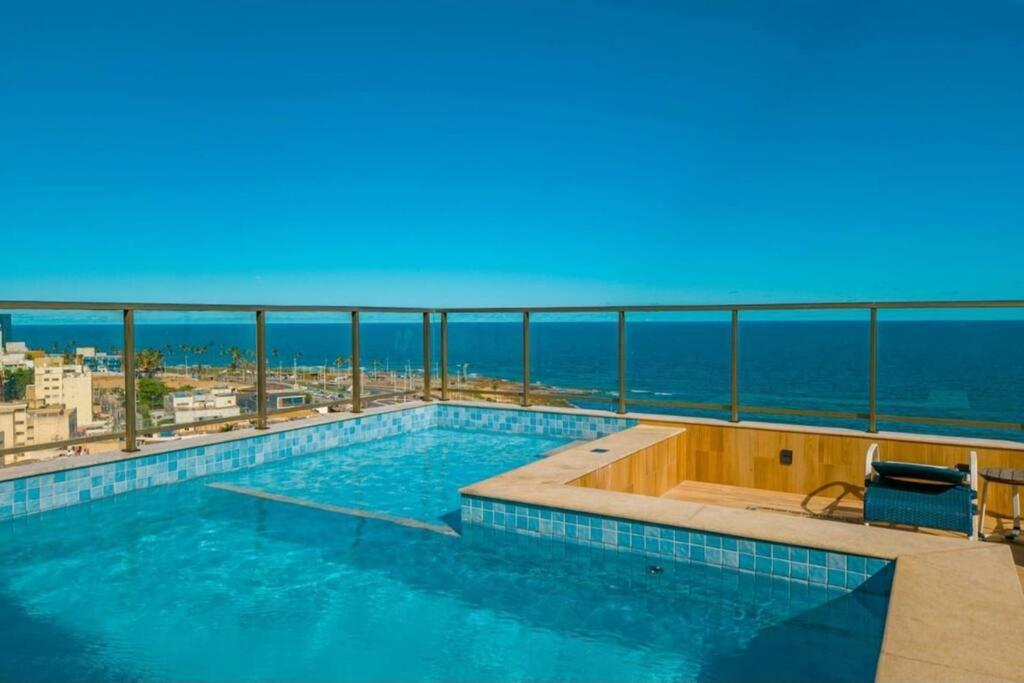Studio moderno com piscina frente de praia