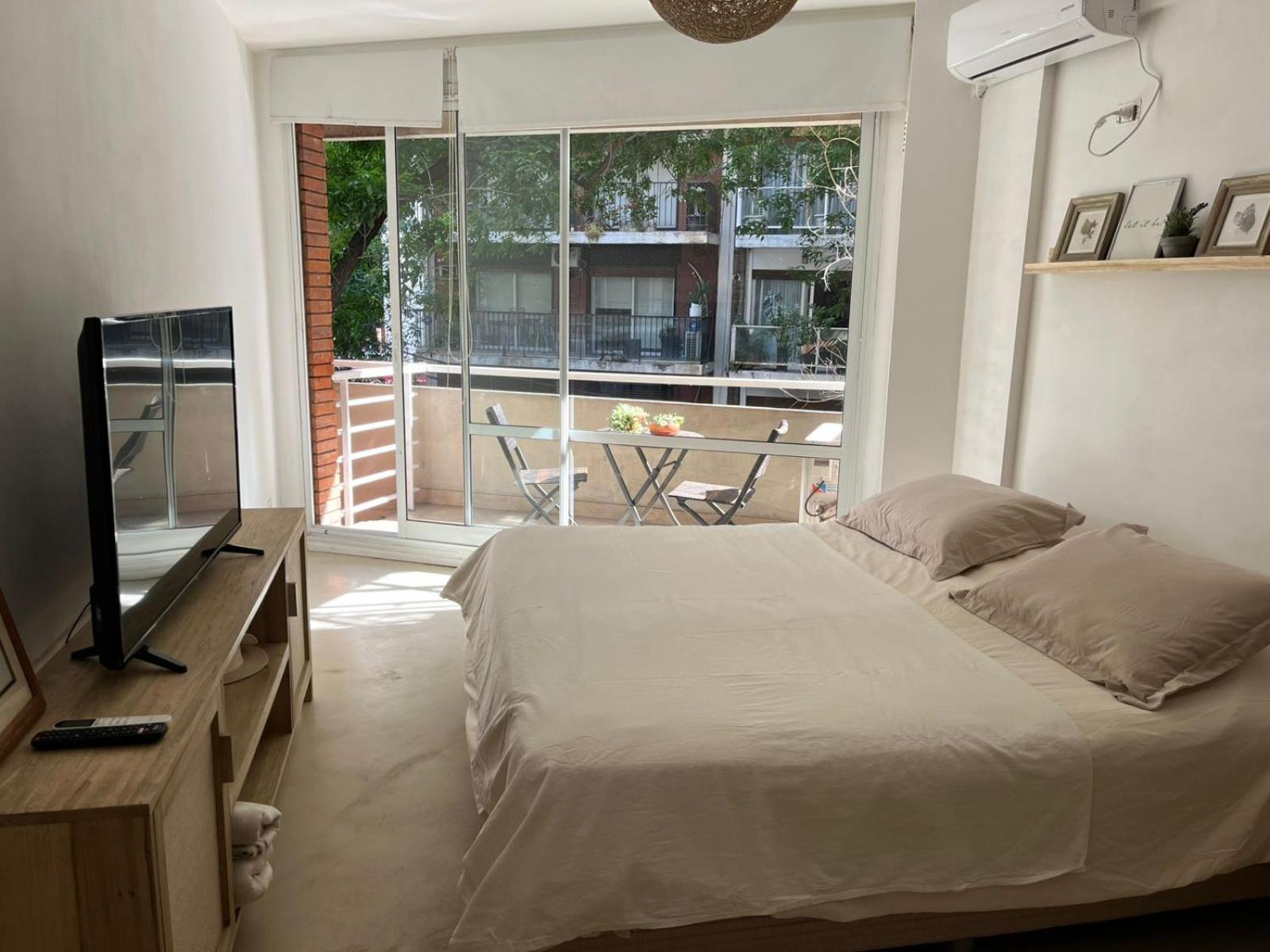 Estudio amplio y moderno en Belgrano.