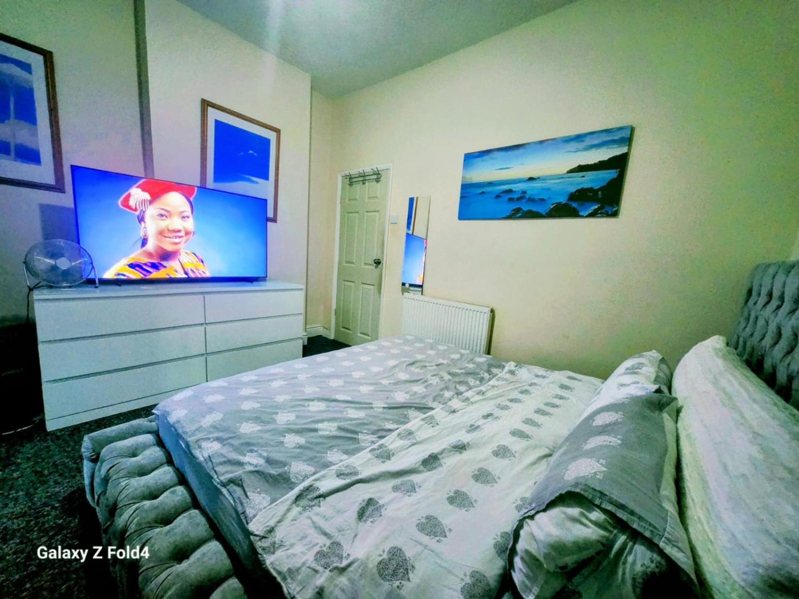 Bolton Vacations - Luxury King-size Rm - Property Image 1