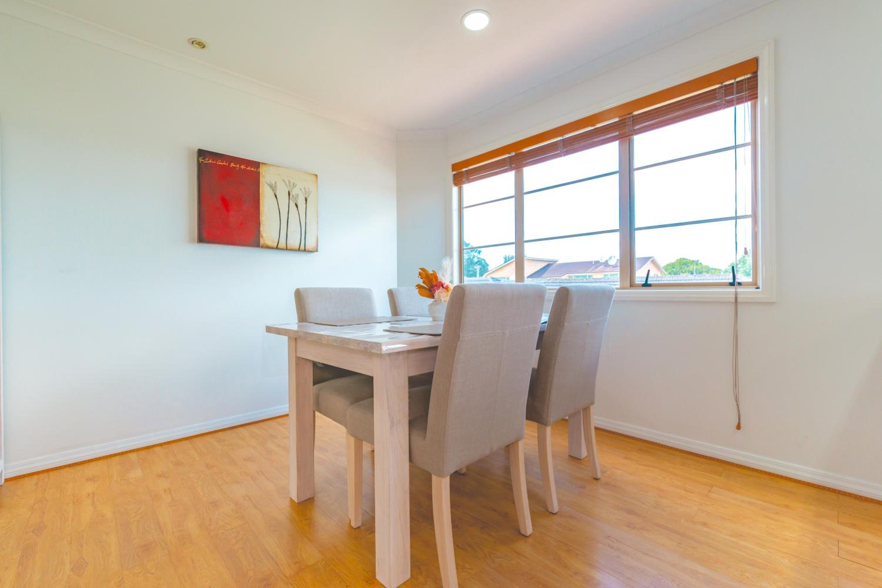 Epsom 4 bedroom Holiday Home view 2