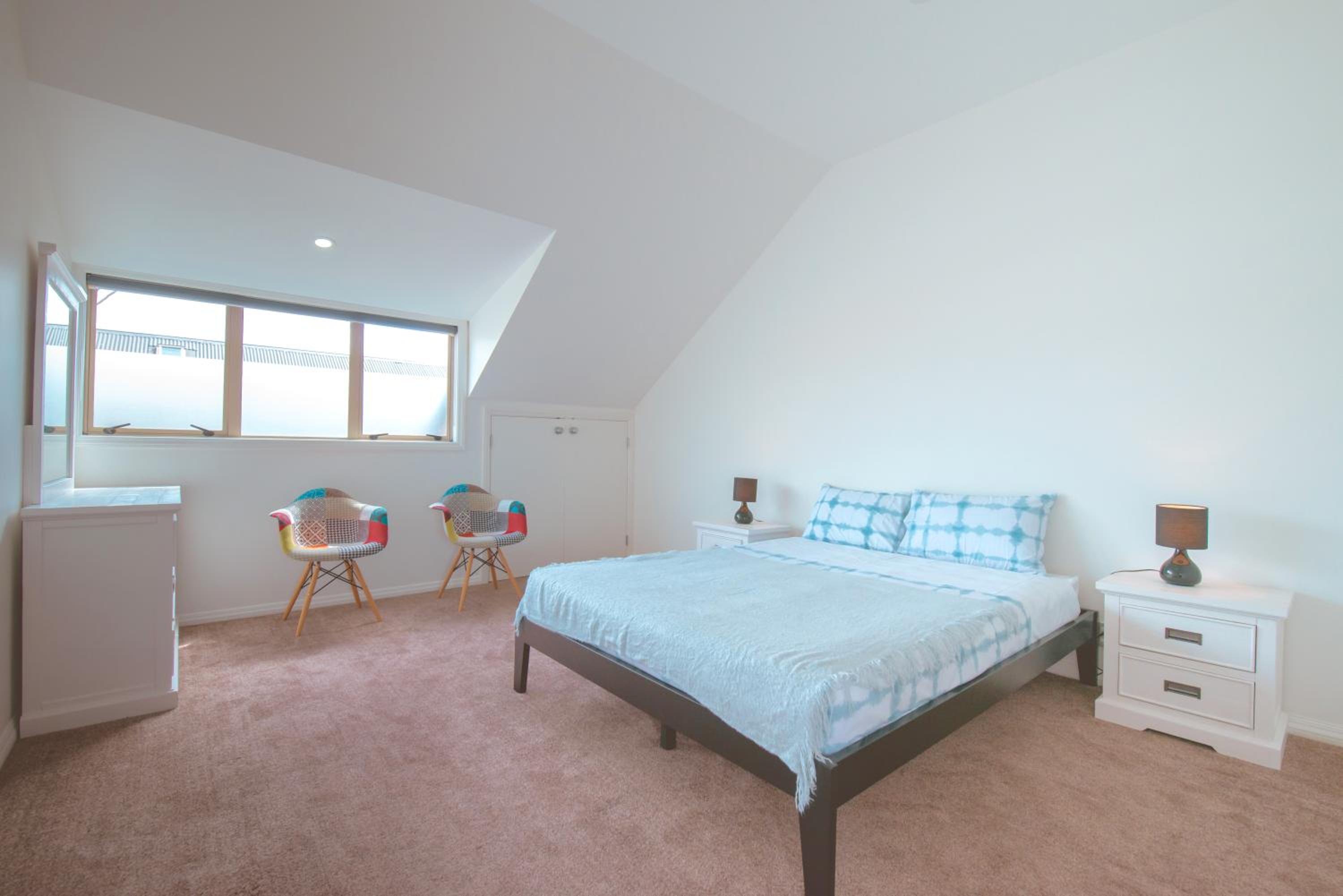 Epsom 4 bedroom Holiday Home view 4