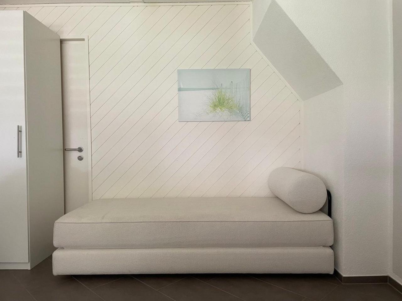 modern lakeside flat with pool access - 80m2