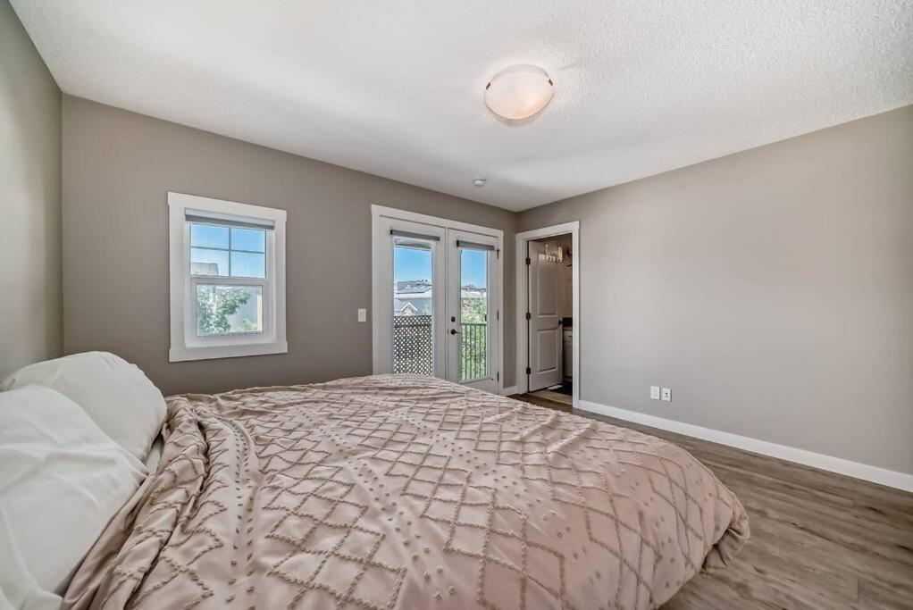 Bright Pet Friendly SE Calgary Home
