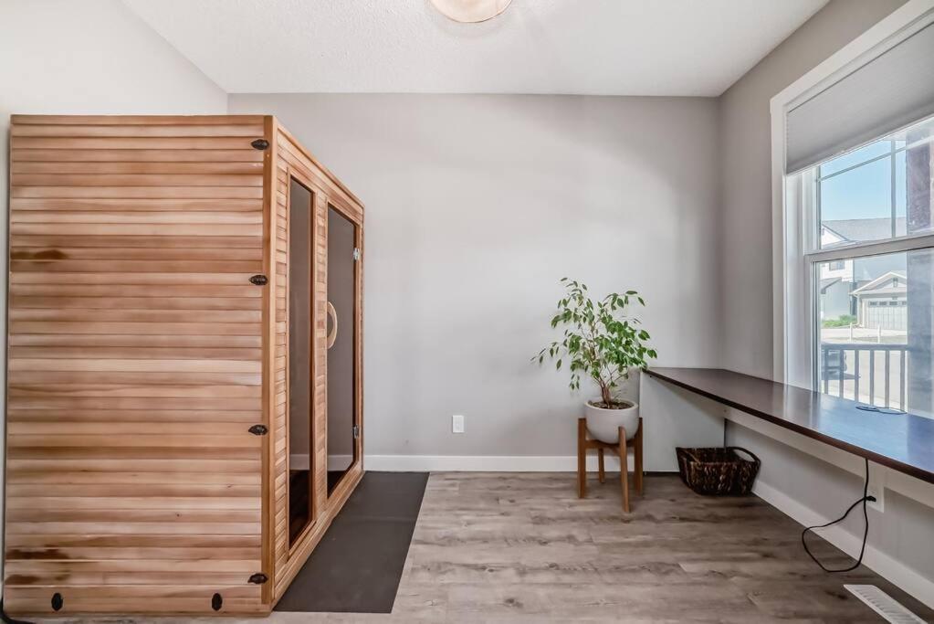 Bright Pet Friendly SE Calgary Home