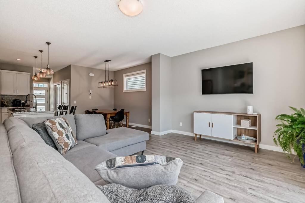 Bright Pet Friendly SE Calgary Home