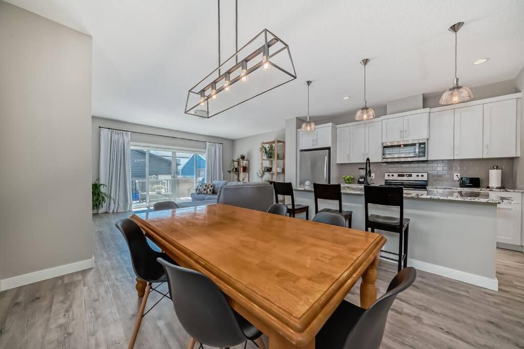 Bright Pet Friendly SE Calgary Home