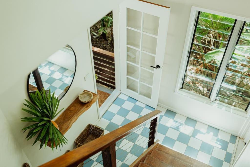 Reinwood Retreat - A home Nestled in the Treetops of a Rainforest