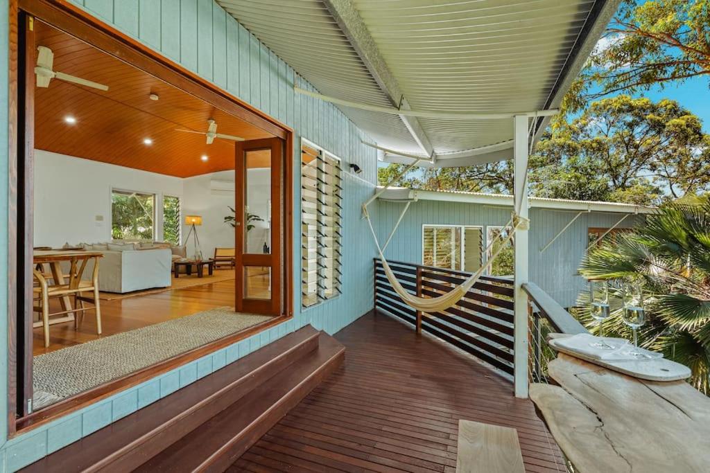Reinwood Retreat - A home Nestled in the Treetops of a Rainforest