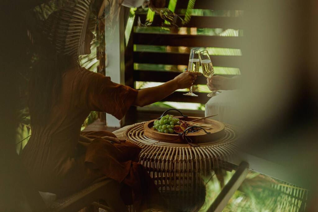 Reinwood Retreat - A home Nestled in the Treetops of a Rainforest