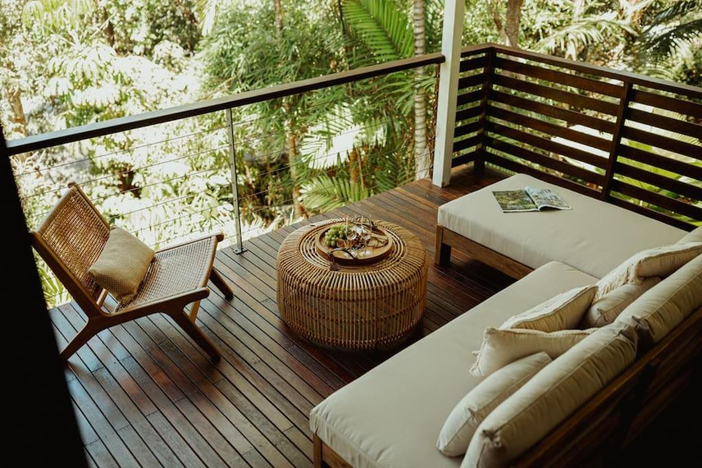 Reinwood Retreat - A home Nestled in the Treetops of a Rainforest