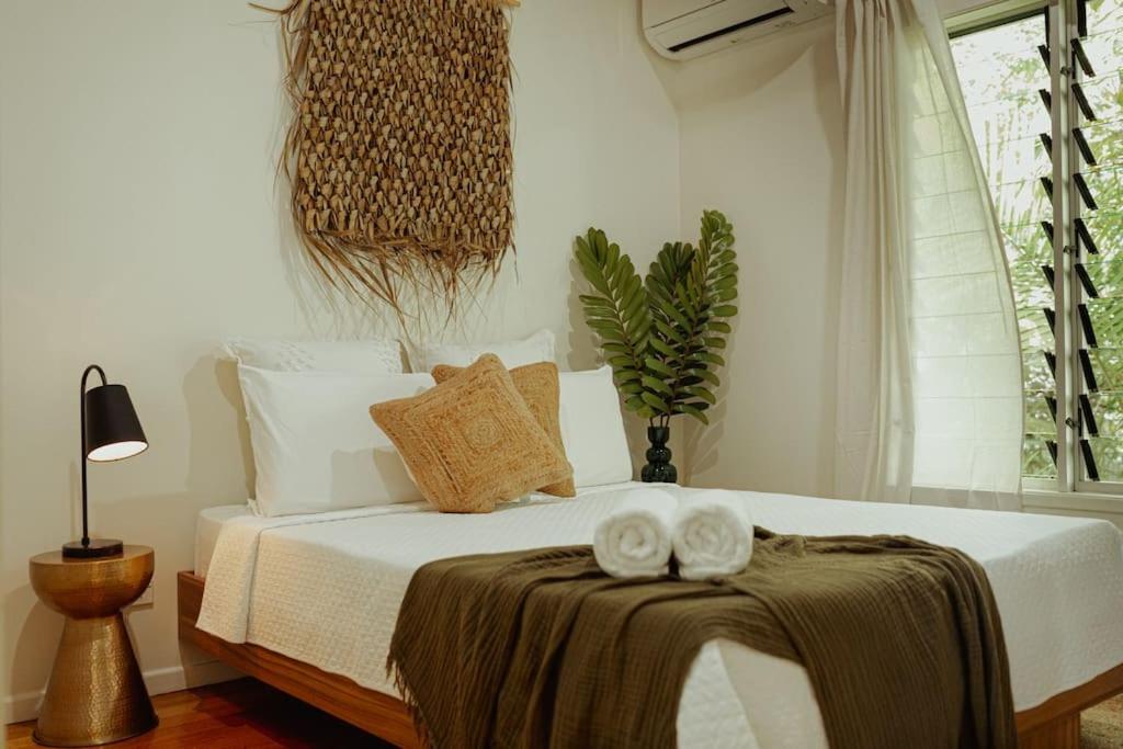Reinwood Retreat - A home Nestled in the Treetops of a Rainforest