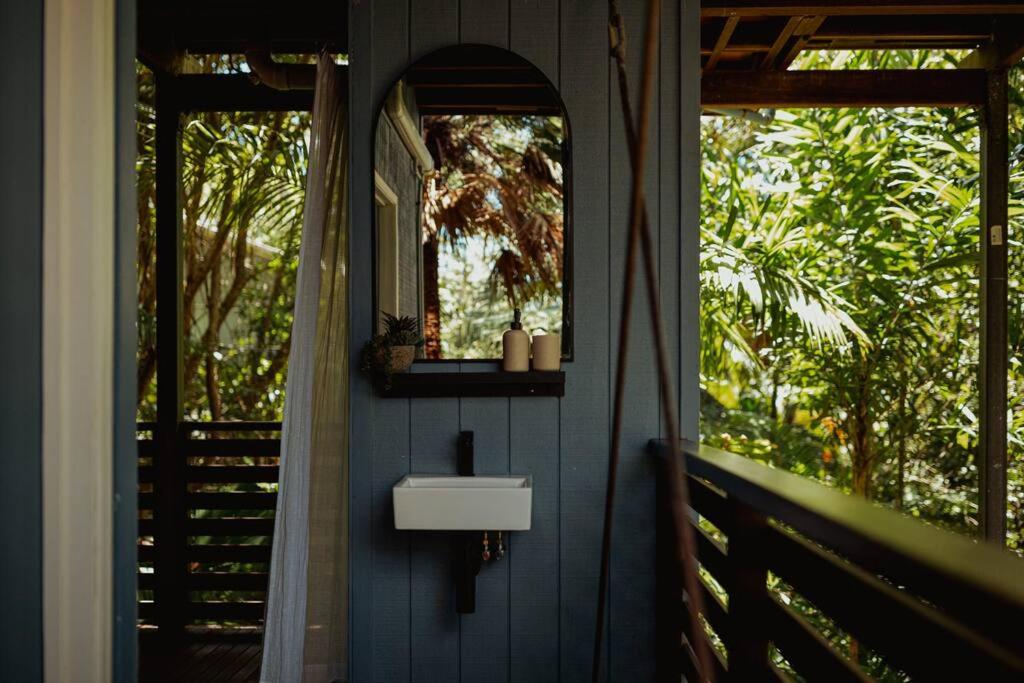 Reinwood Retreat - A home Nestled in the Treetops of a Rainforest