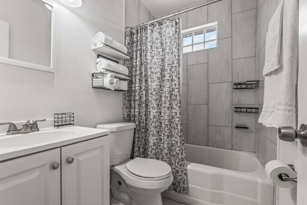 East Hill Retreat Near Beaches & Downtown view 2