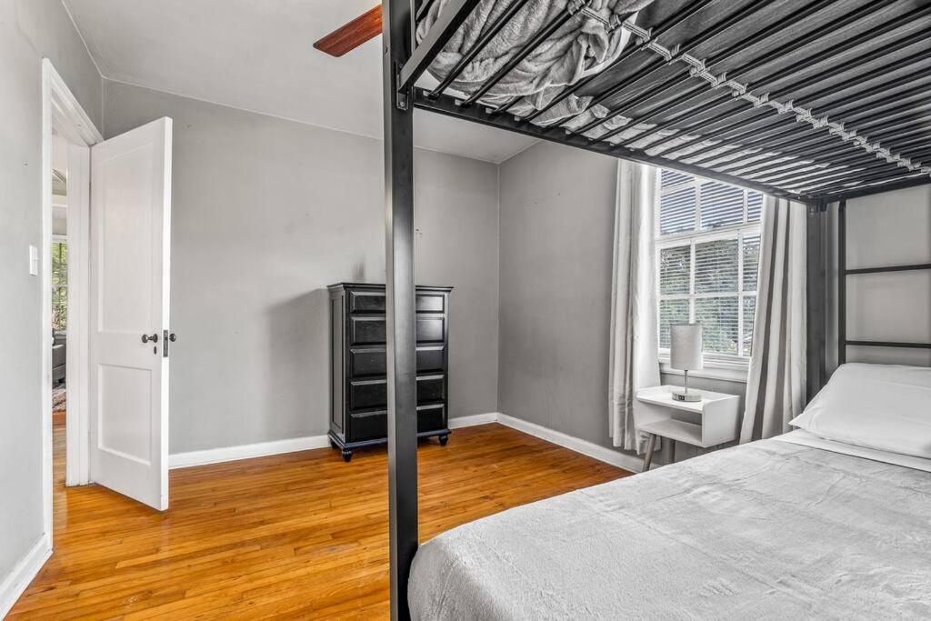 East Hill Retreat Near Beaches & Downtown view 3