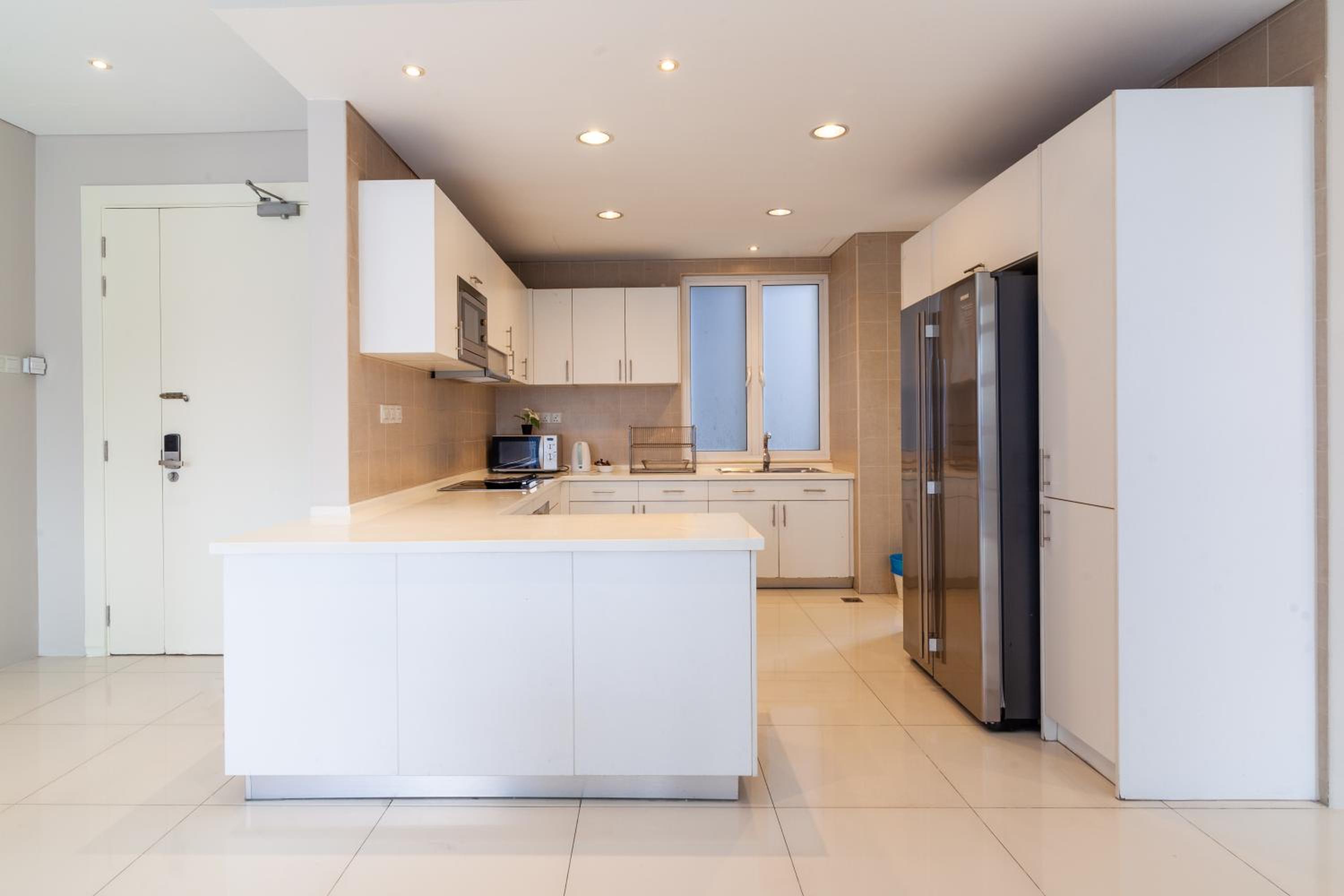 Bintang Goldhill by Plush