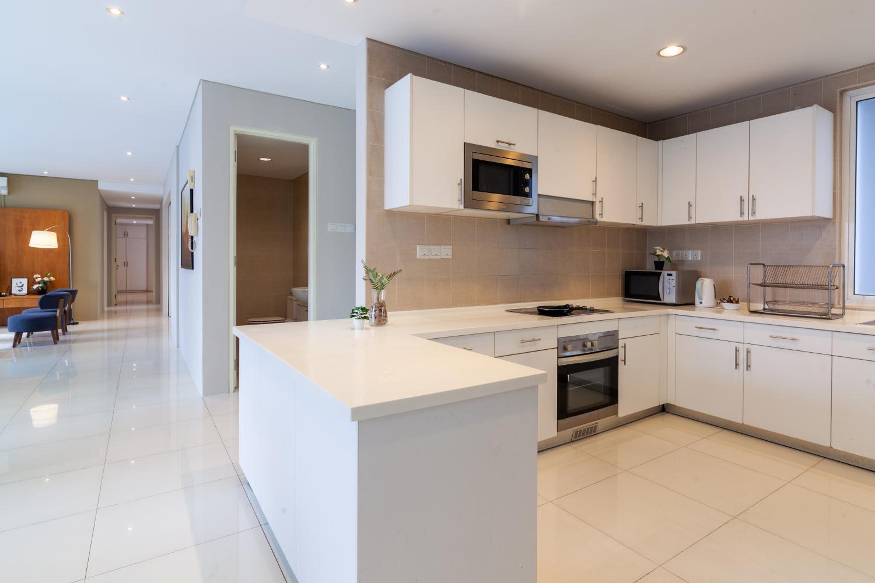 Bintang Goldhill by Plush