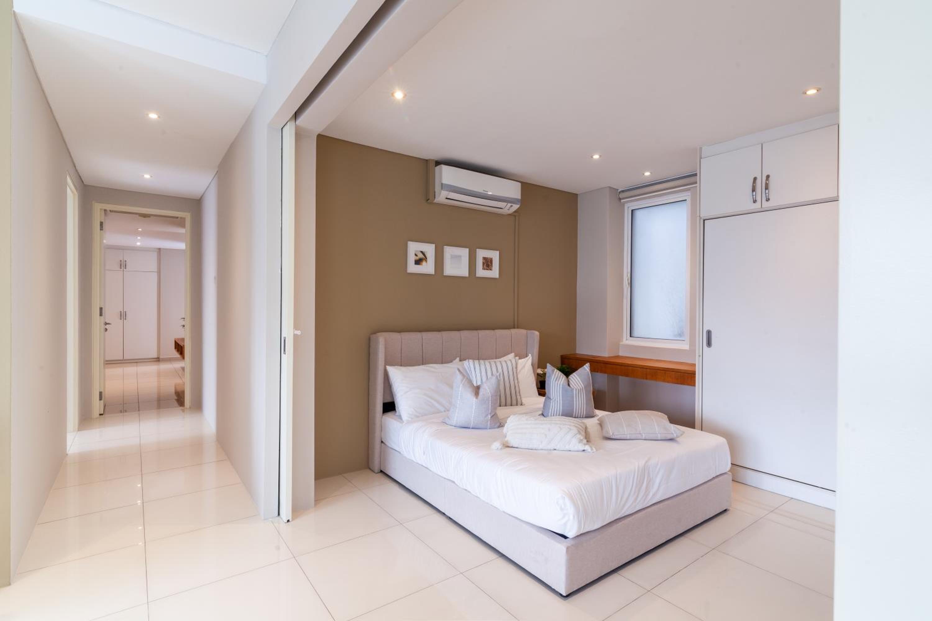 Bintang Goldhill by Plush