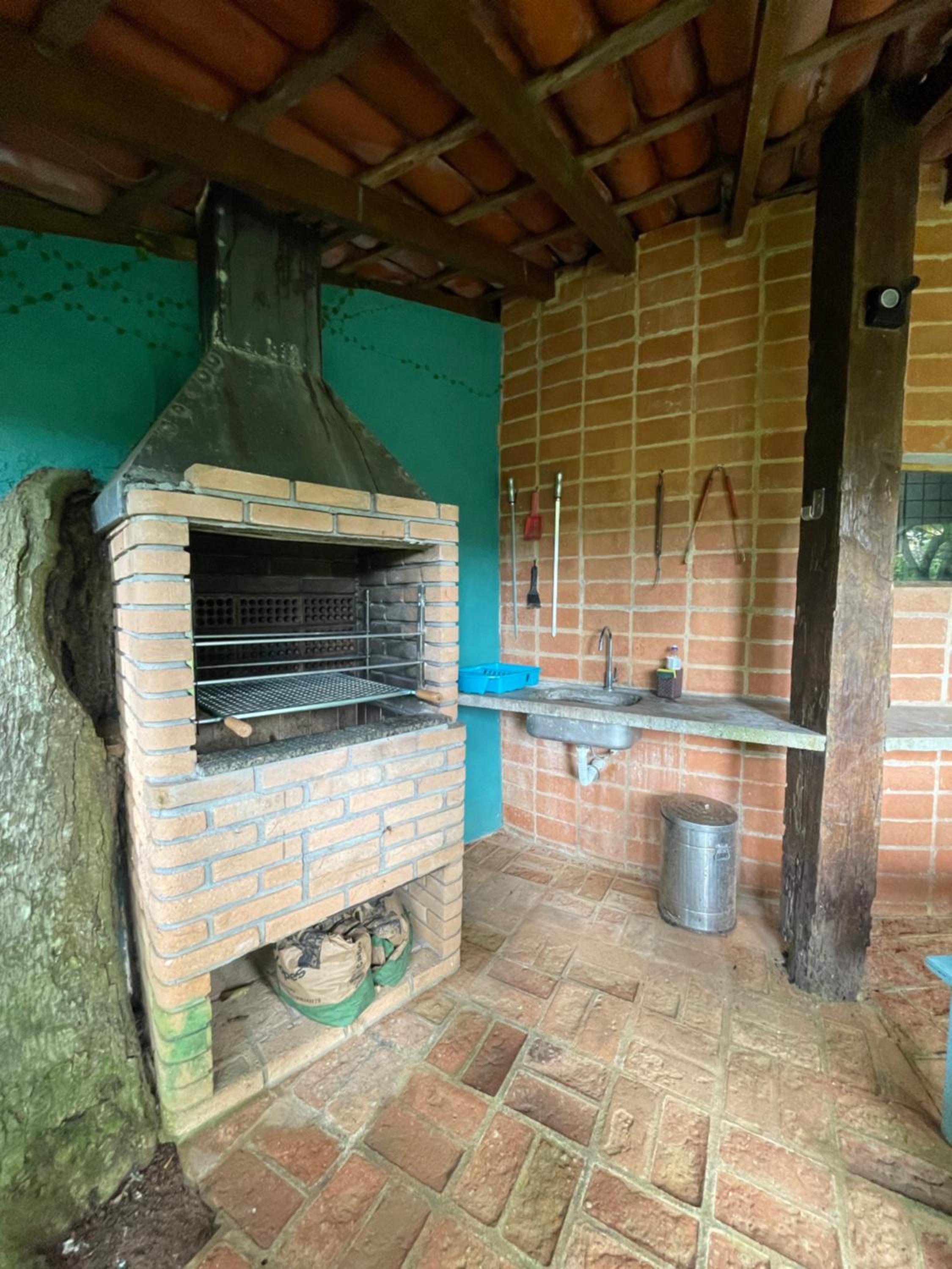 Bird House on the sand 20m from Praia da Baleia with 3 suites with air conditioning, 300mb wifi, smart TV, full kitchen and barbecue