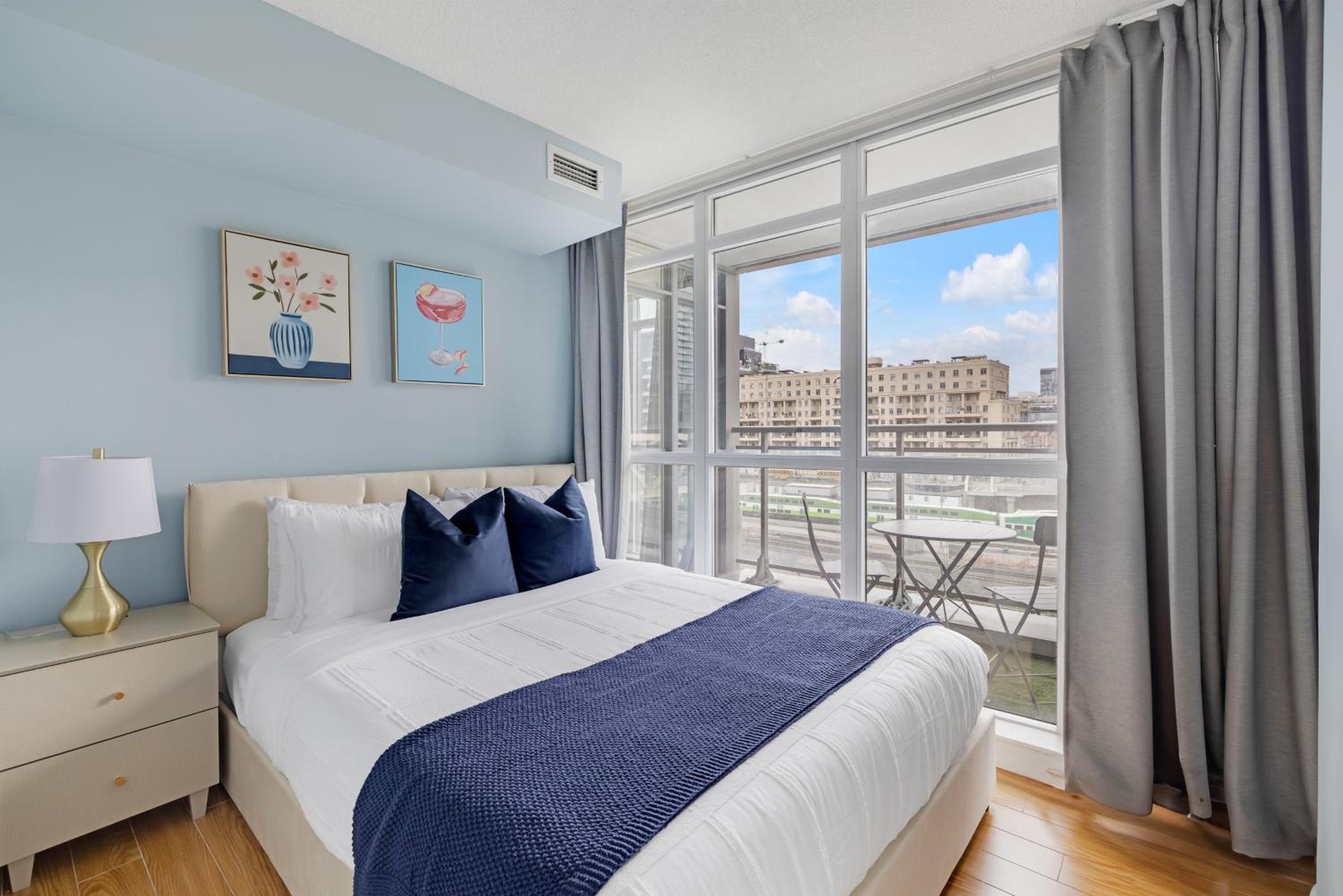 City Gem Near the Rogers Centre & Top Attractions