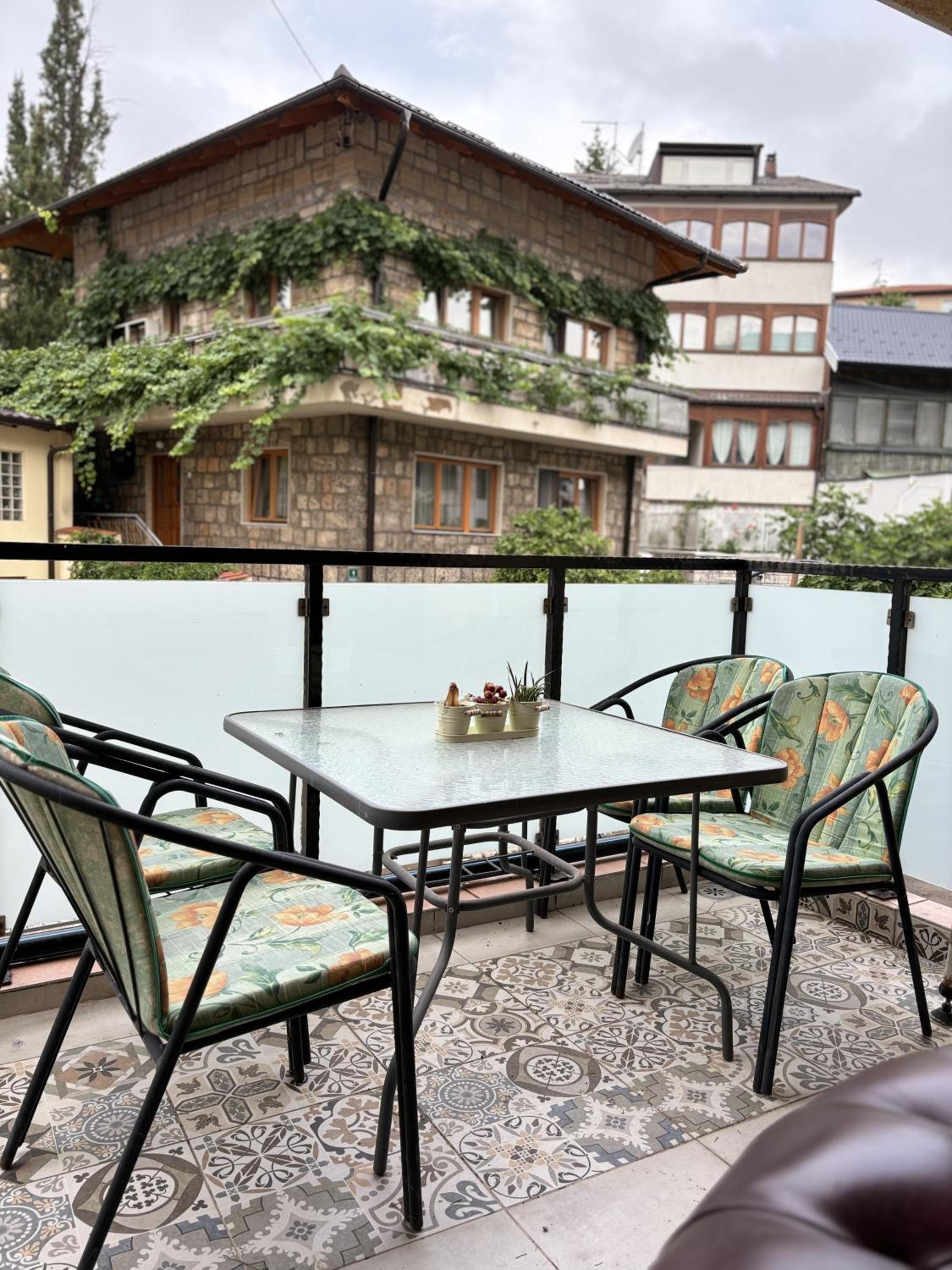 Residential Old Town Villa with Private Parking