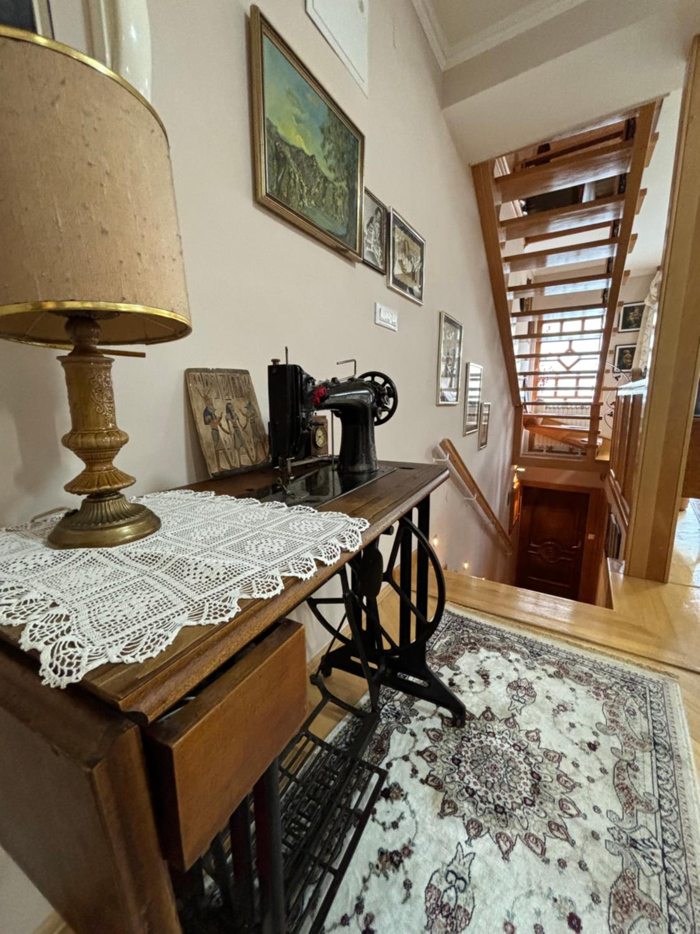 Residential Old Town Villa with Private Parking
