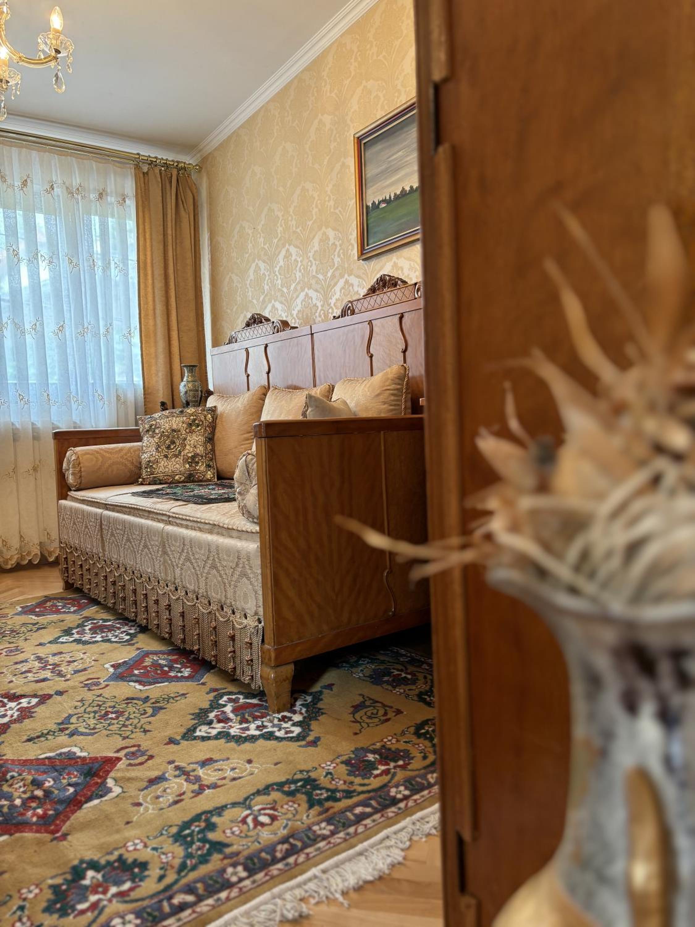 Residential Old Town Villa with Private Parking