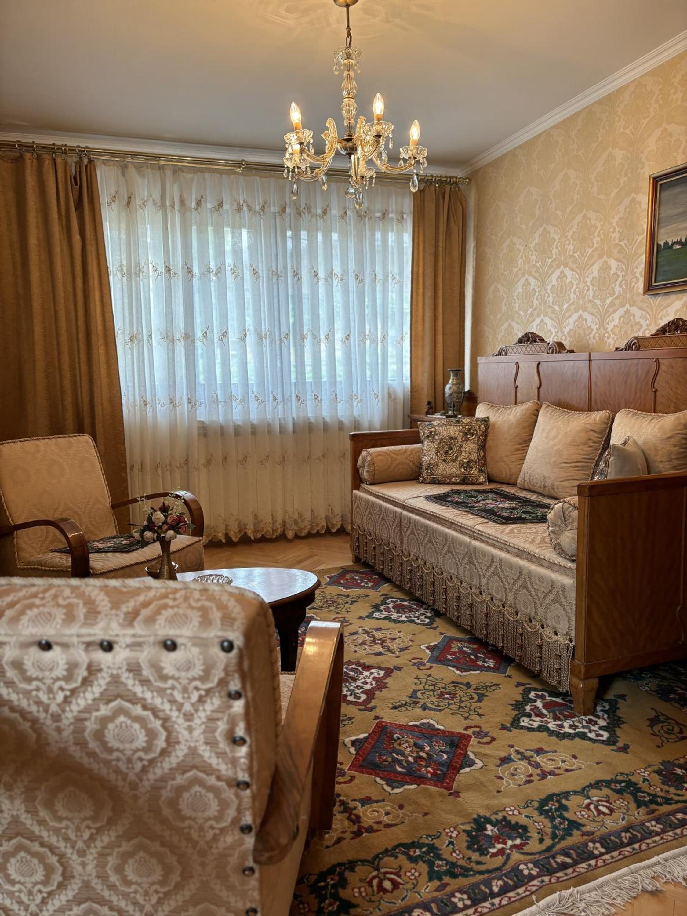 Residential Old Town Villa with Private Parking