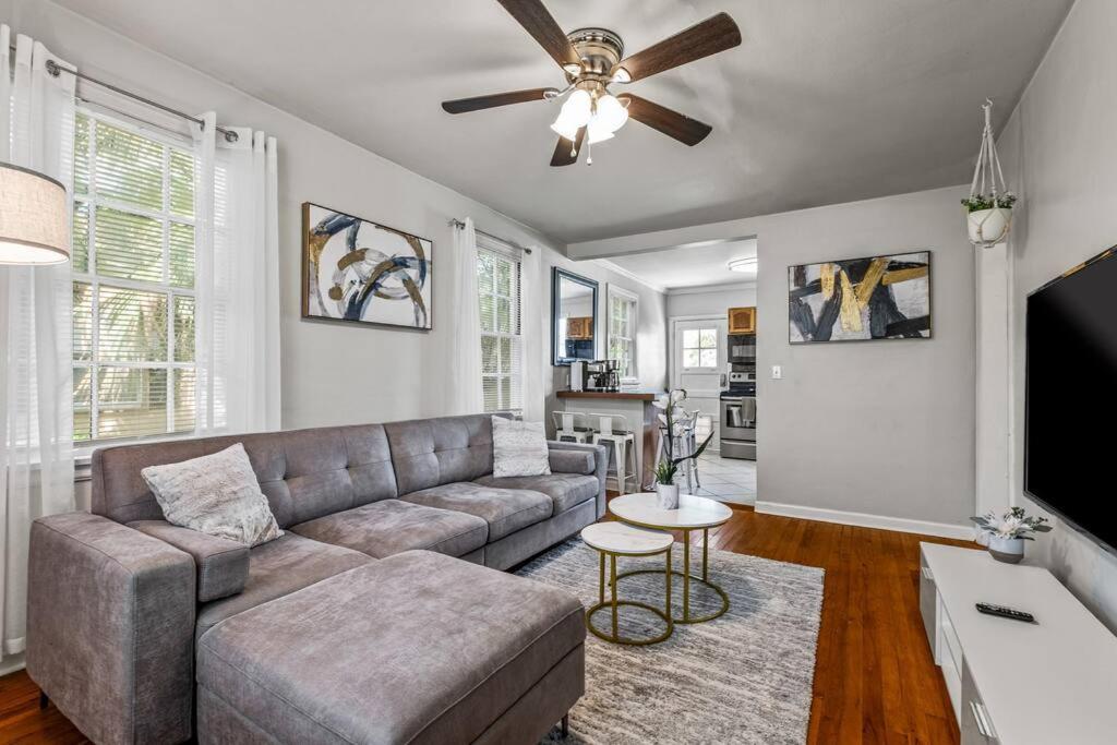 East Hill Manor with 2 Kitchens Near Beach & Downtwn view 5