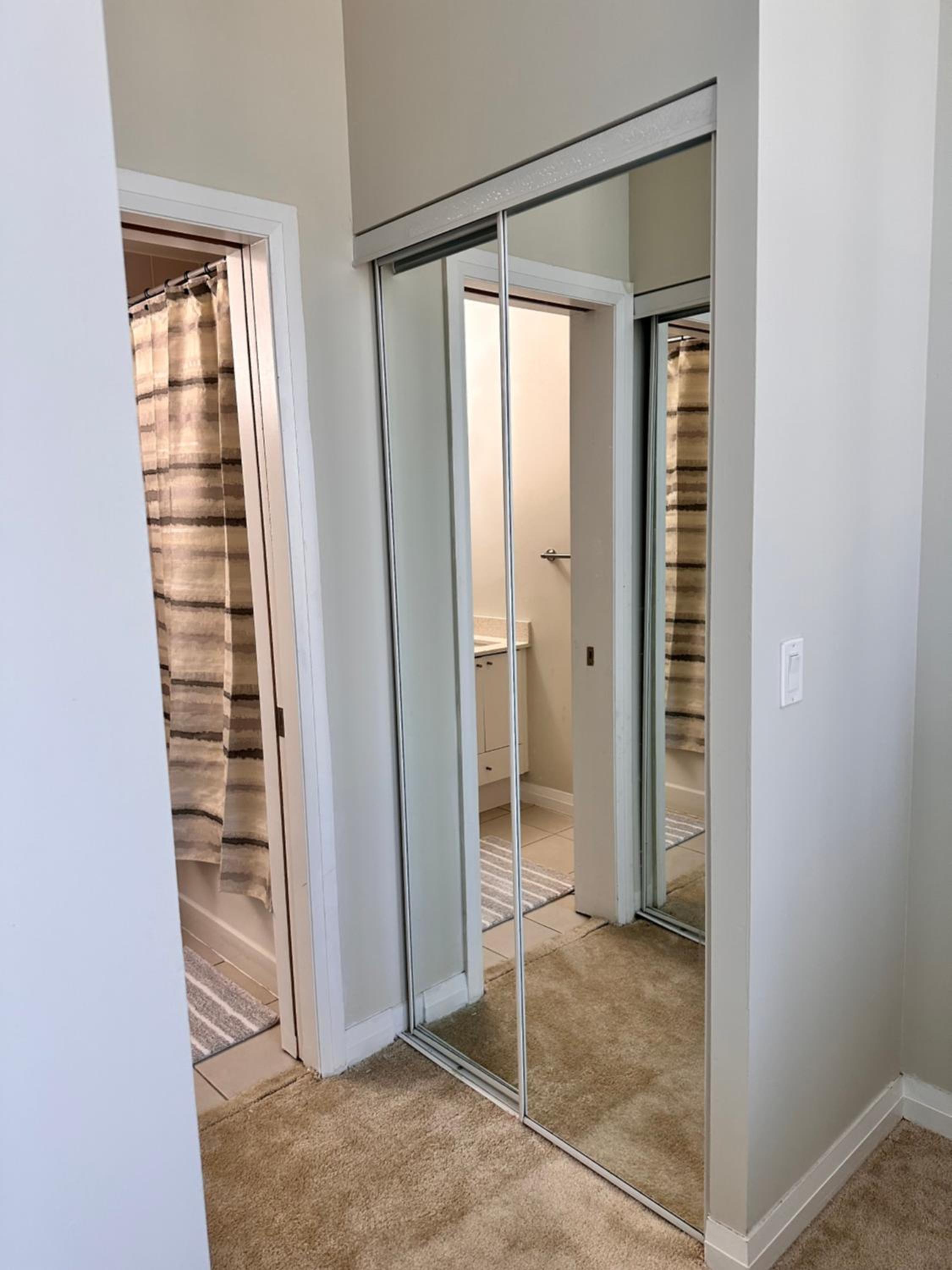 Cozy Room in a Townhouse Mississauga, Ontario canada