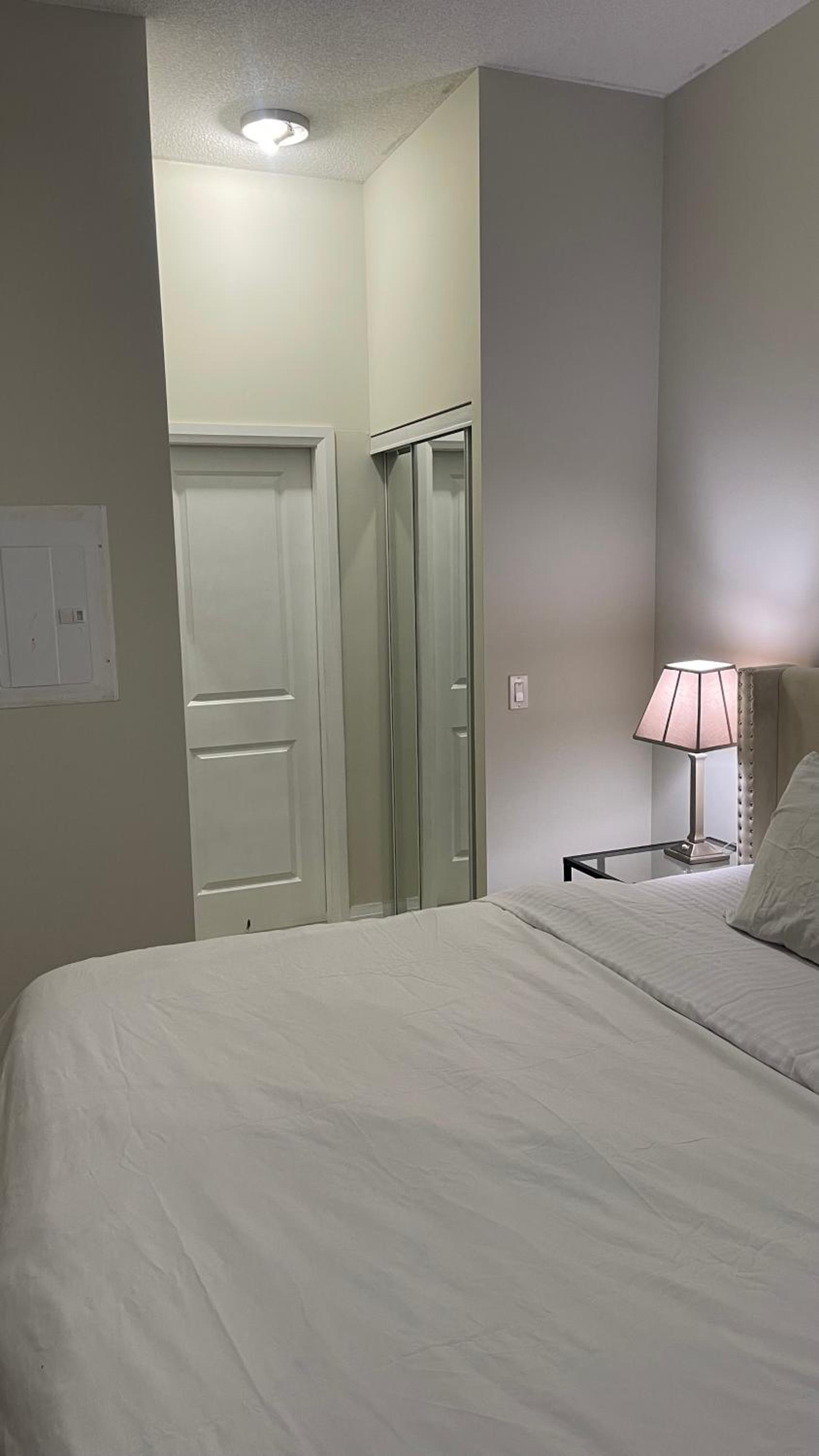 Cozy Room in a Townhouse Mississauga, Ontario canada