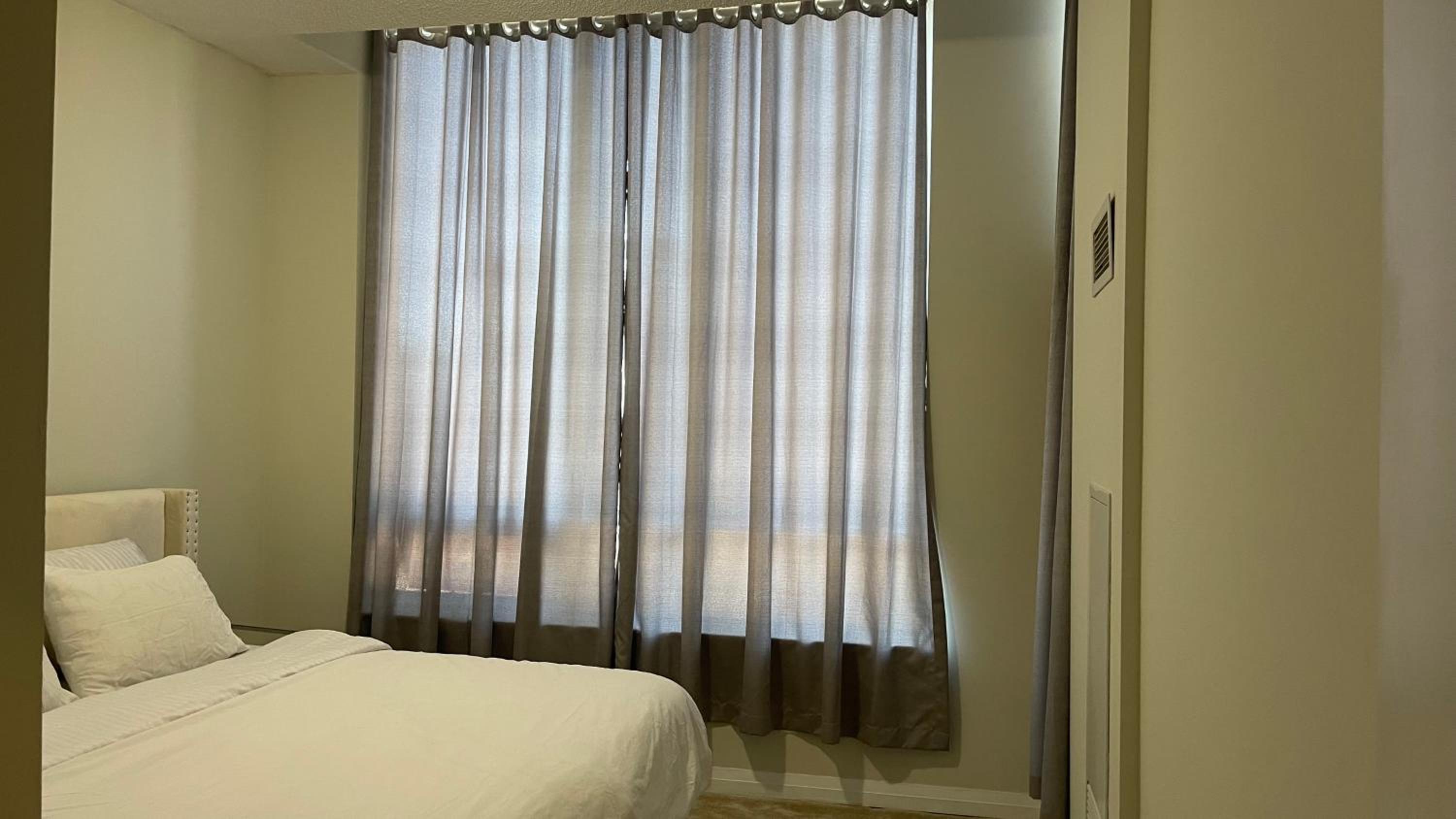 Cozy Room in a Townhouse Mississauga, Ontario canada