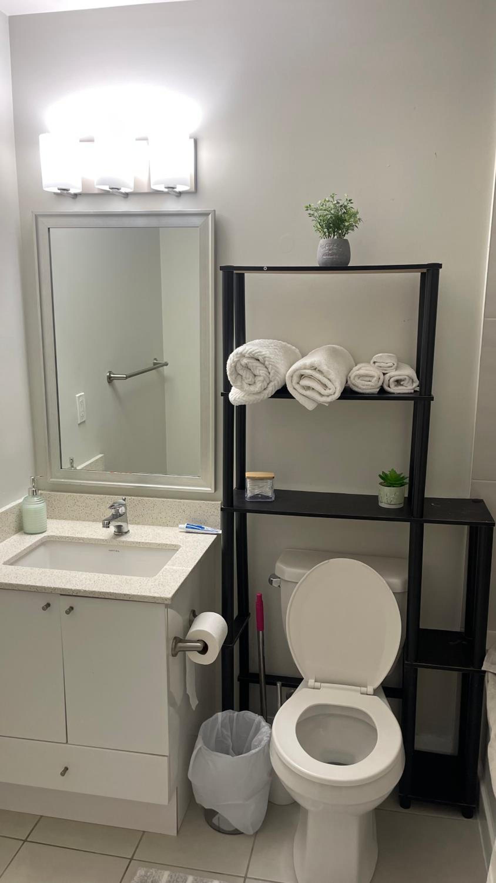 Cozy Room in a Townhouse Mississauga, Ontario canada