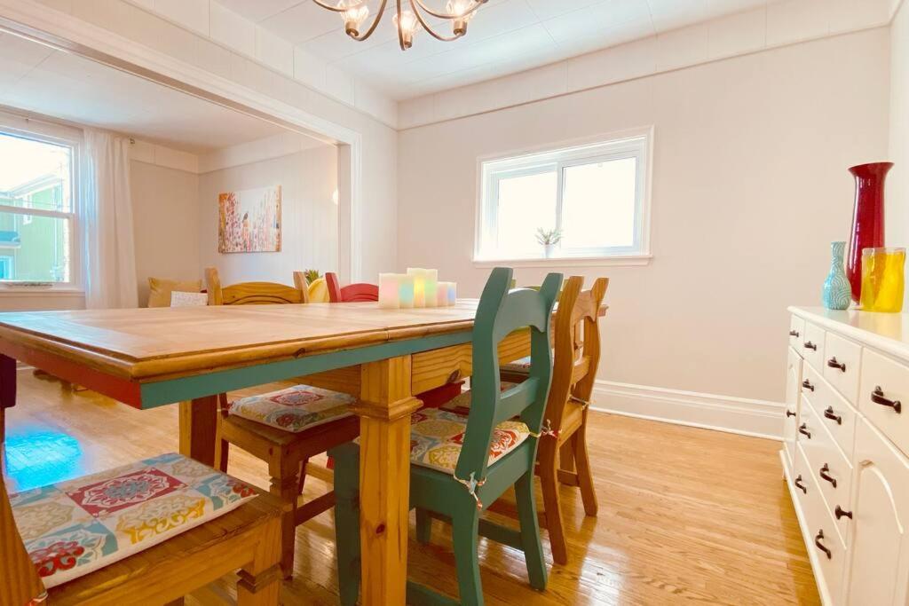 KingstonStays Happy House, Free Parking, Downtown