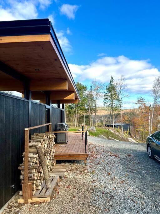 La Kabina with Mt Tremblant view